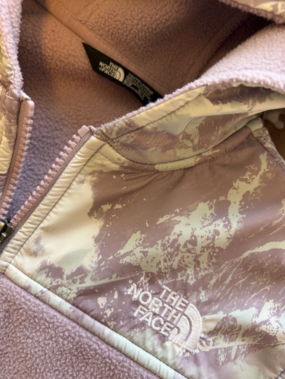 The North Face Kids Hooded Fleece Jacket - Lavender Purple with mountain theme - Picture 3 of 4